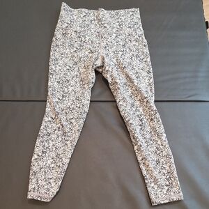 Athleta Black and White Salutation Stash Pocket II 7/8 Tight